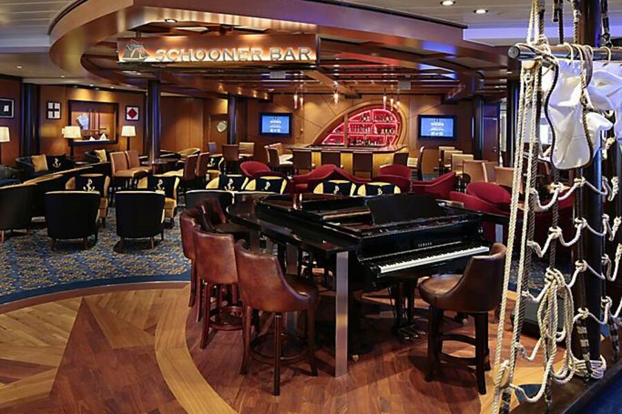 RCI Schooner Bar 1.jpeg